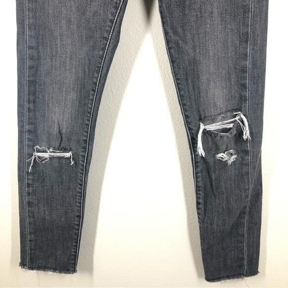 Levi's Wedgie Fit High Rise Skinny Jeans Stretch Gray Ripped Knee Raw Hem 24 - Picture 3 of 9